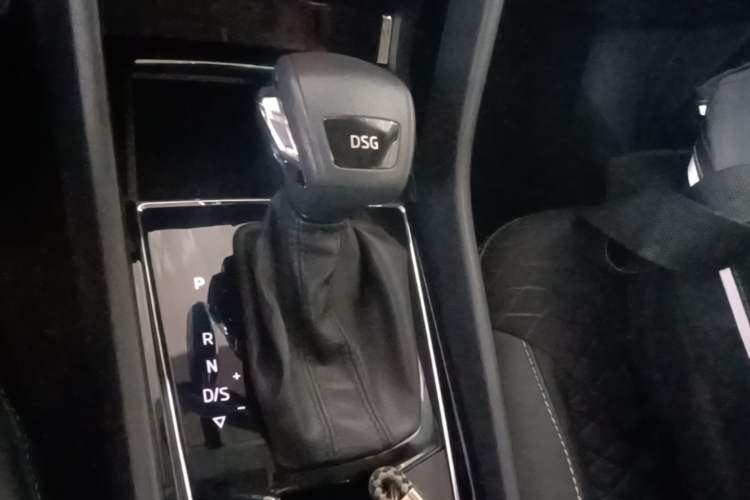 Used Skoda Kodiaq 2018 Facelifted TSI330 5-Seater Two-Wheel-Drive Comfort Edition Gear Lever