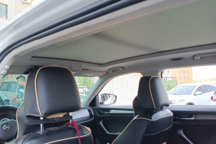 Used Skoda Kodiaq 2018 Facelifted TSI330 5-Seater Two-Wheel-Drive Comfort Edition Headliner