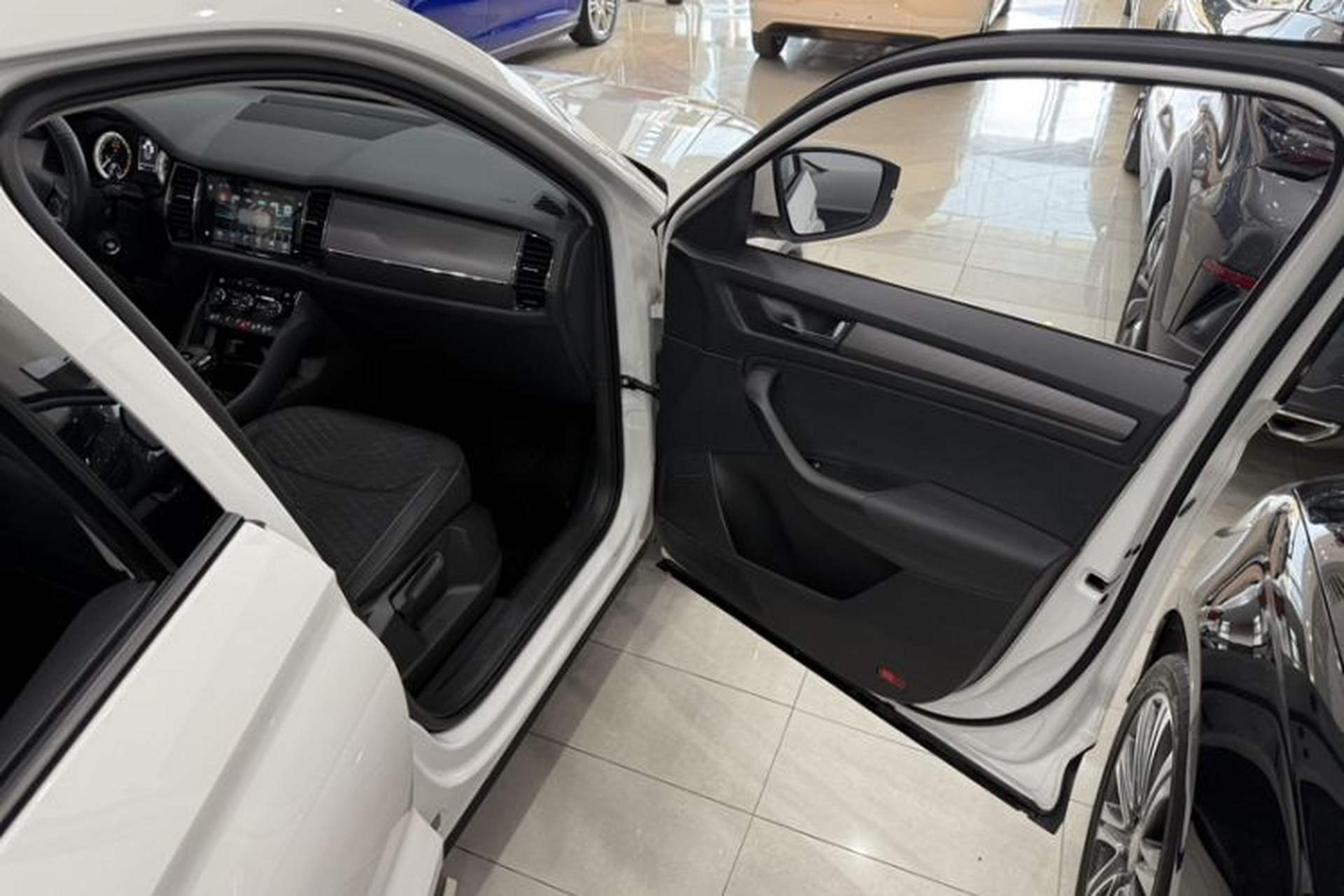 Used Skoda Kodiaq 2018 Facelifted TSI330 5-Seater Two-Wheel-Drive Comfort Edition Interior 1