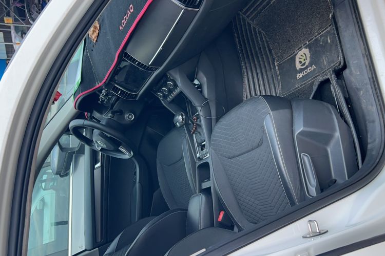 Used Skoda Kodiaq 2018 Facelifted TSI330 5-Seater Two-Wheel-Drive Comfort Edition Interior 1