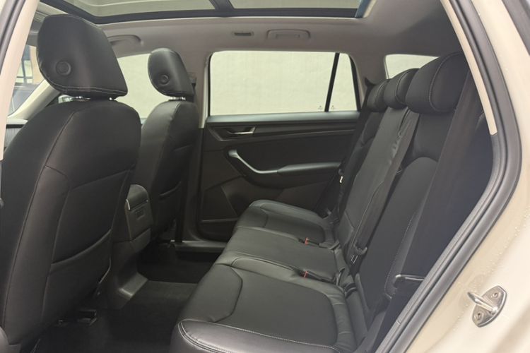 Used Skoda Kodiaq 2018 Facelifted TSI330 5-Seater Two-Wheel-Drive Standard Edition Interior 2