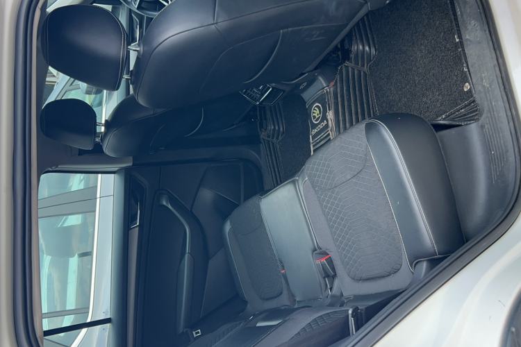 Used Skoda Kodiaq 2018 Facelifted TSI330 5-Seater Two-Wheel-Drive Comfort Edition Interior 2