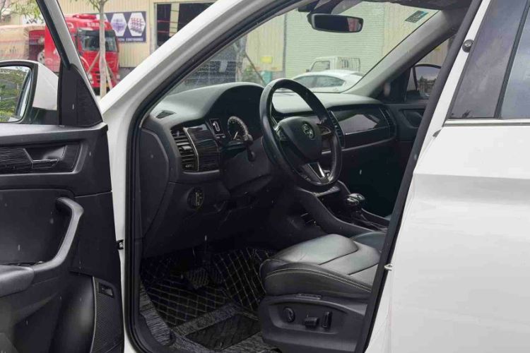 Used Skoda Kodiaq 2018 Facelifted TSI330 5-Seater Two-Wheel-Drive Luxury Enjoyment Edition Interior 2