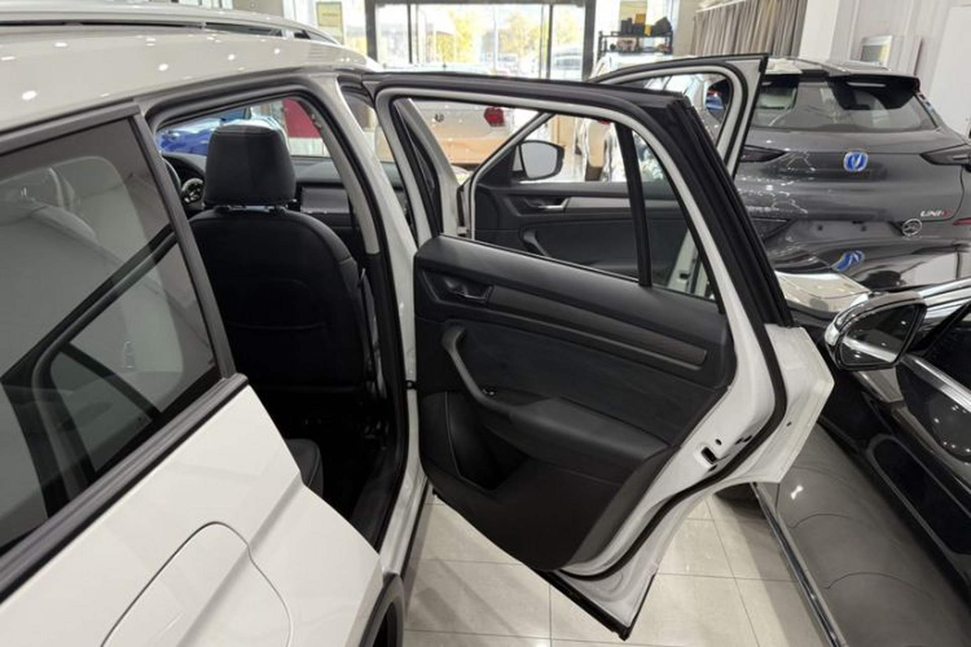 Used Skoda Kodiaq 2018 Facelifted TSI330 5-Seater Two-Wheel-Drive Comfort Edition Interior 3