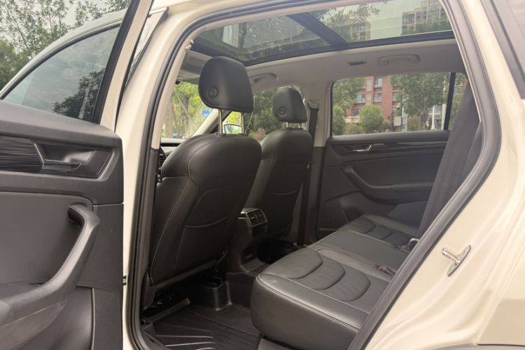 Used Skoda Kodiaq 2018 Facelifted TSI330 5-Seater Two-Wheel-Drive Luxury Enjoyment Edition Interior 3