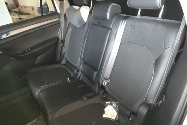 Used Skoda Kodiaq 2018 Facelifted TSI330 5-Seater Two-Wheel-Drive Comfort Edition Interior 4
