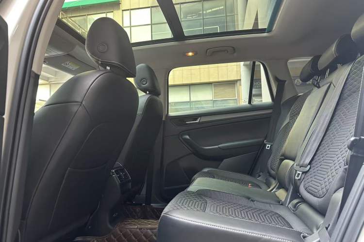 Used Skoda Kodiaq 2018 Facelifted TSI330 5-Seater Two-Wheel-Drive Comfort Edition Interior 4