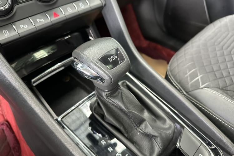 Used Skoda Kodiaq 2018 Facelifted TSI330 5-Seater Two-Wheel-Drive Comfort Edition Interior 4