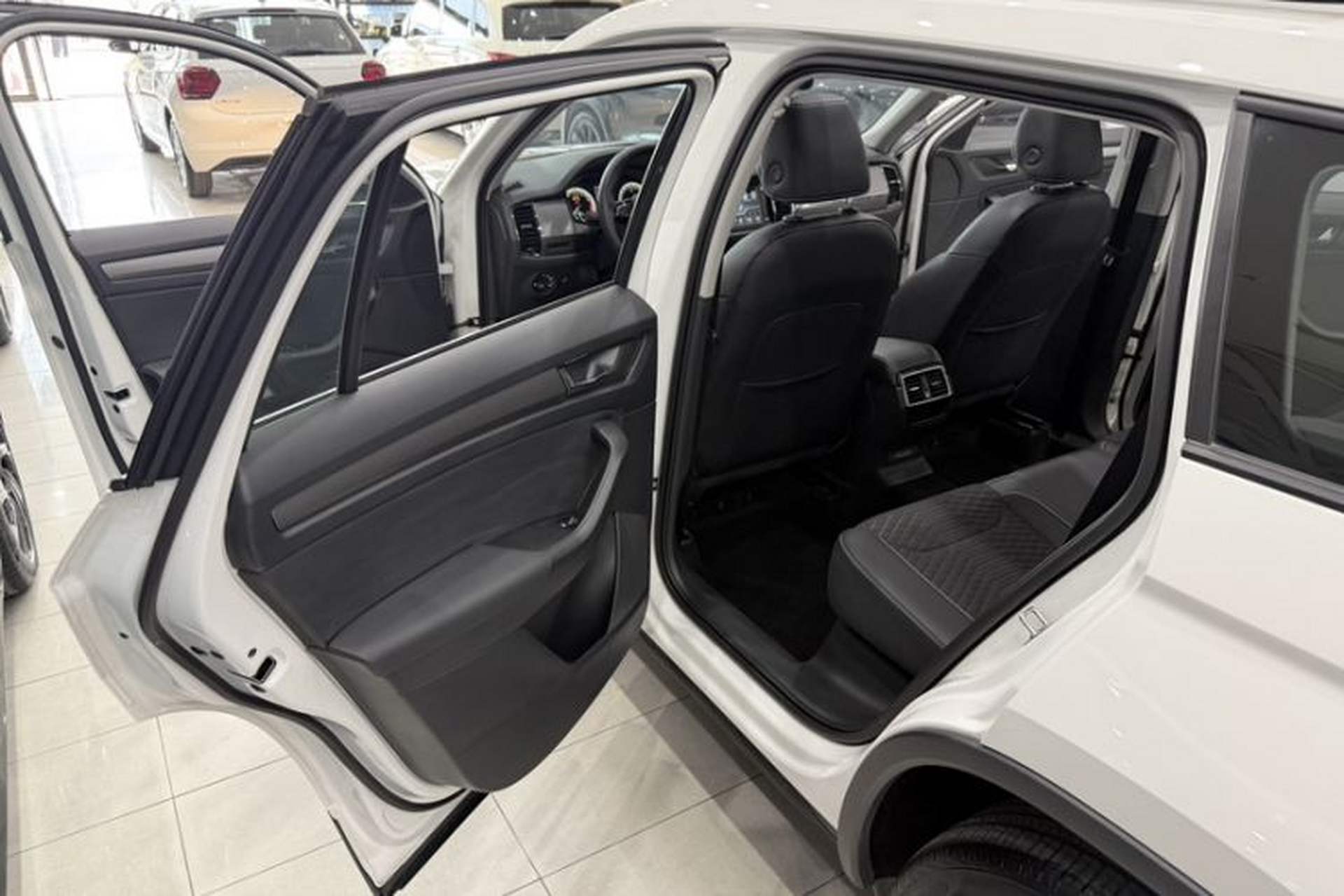 Used Skoda Kodiaq 2018 Facelifted TSI330 5-Seater Two-Wheel-Drive Comfort Edition Interior 5