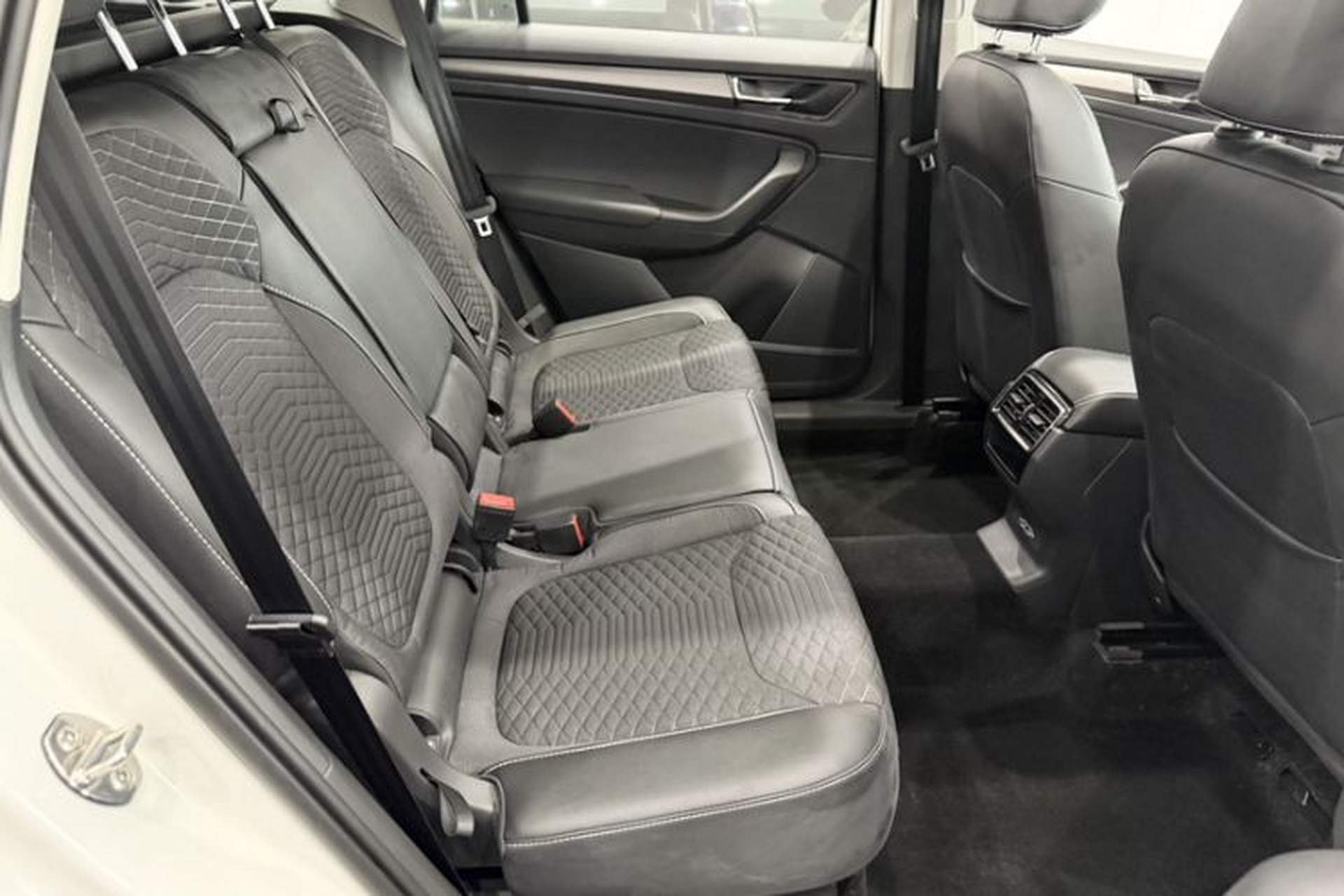 Used Skoda Kodiaq 2018 Facelifted TSI330 5-Seater Two-Wheel-Drive Comfort Edition Interior 6
