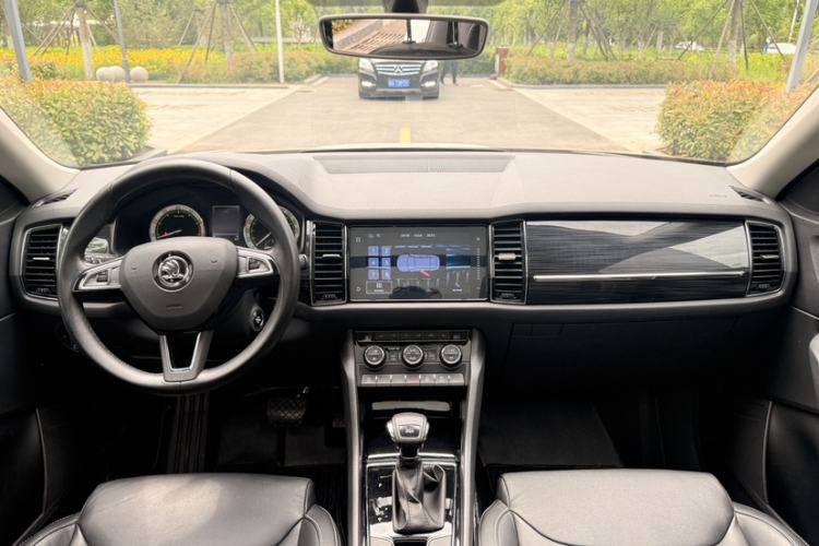 Used Skoda Kodiaq 2018 Facelifted TSI330 5-Seater Two-Wheel-Drive Luxury Enjoyment Edition Interior 6