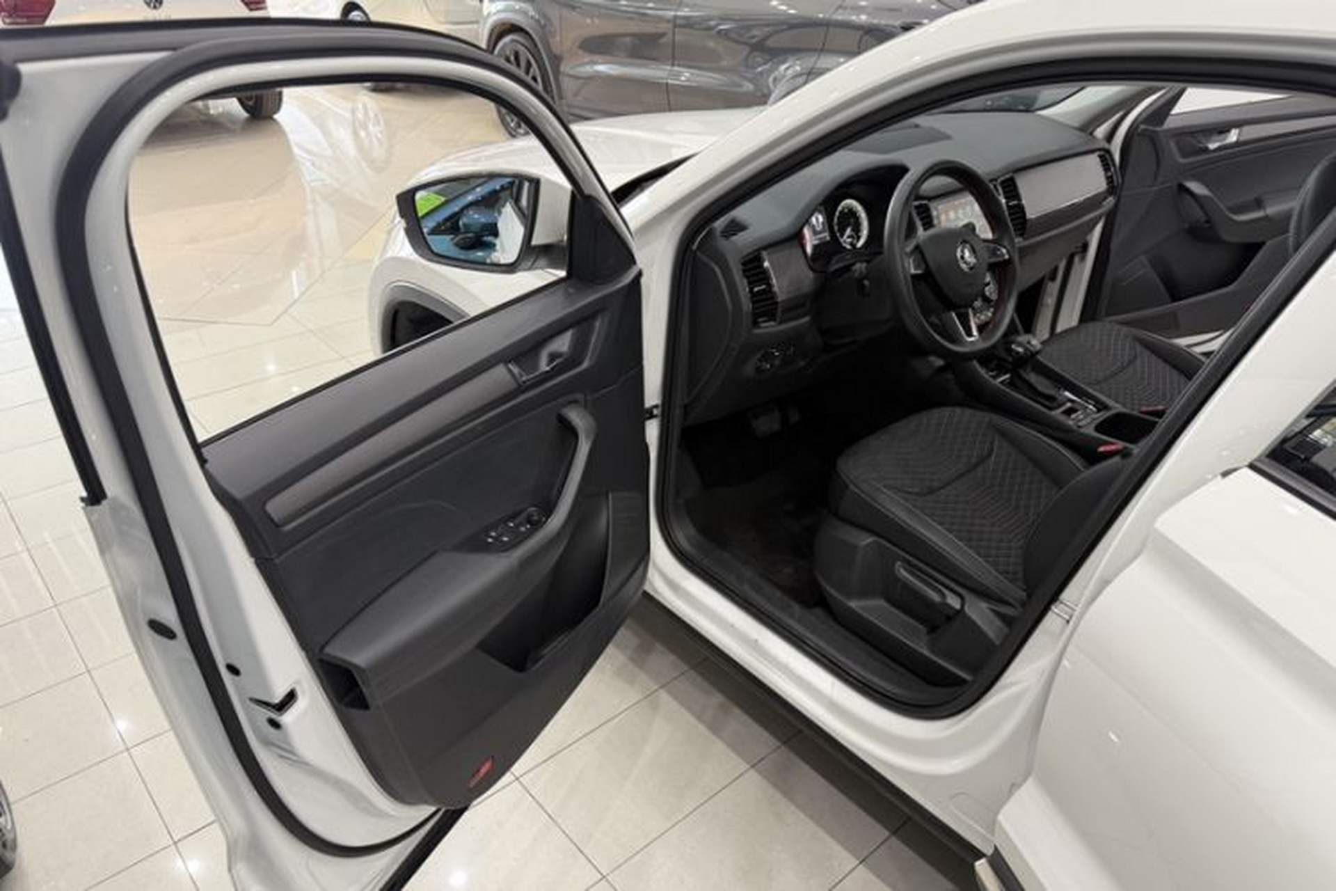 Used Skoda Kodiaq 2018 Facelifted TSI330 5-Seater Two-Wheel-Drive Comfort Edition Interior 7
