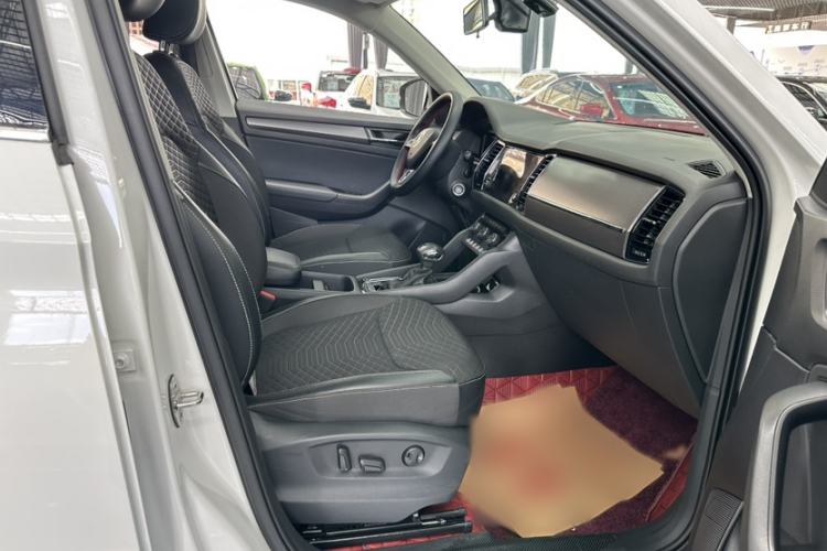 Used Skoda Kodiaq 2018 Facelifted TSI330 5-Seater Two-Wheel-Drive Comfort Edition Interior 8