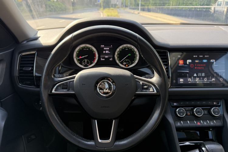 Used Skoda Kodiaq 2018 Facelifted TSI330 5-Seater Two-Wheel-Drive Luxury Enjoyment Edition Interior 8