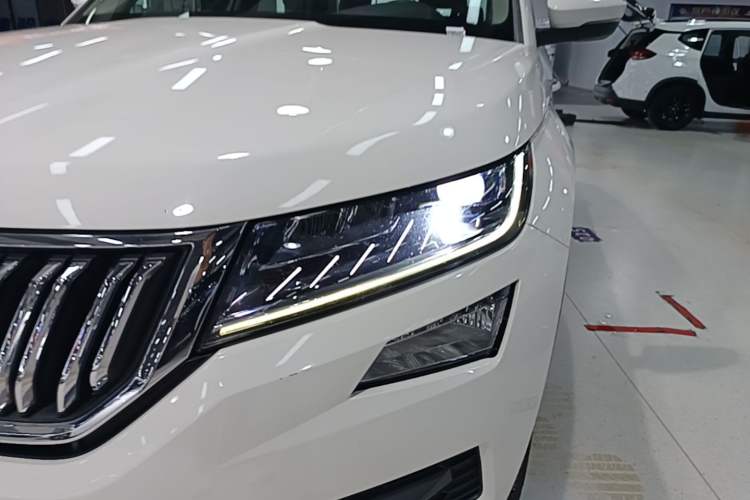Used Skoda Kodiaq 2018 Facelifted TSI330 5-Seater Two-Wheel-Drive Luxury Enjoyment Edition Left Front Headlight