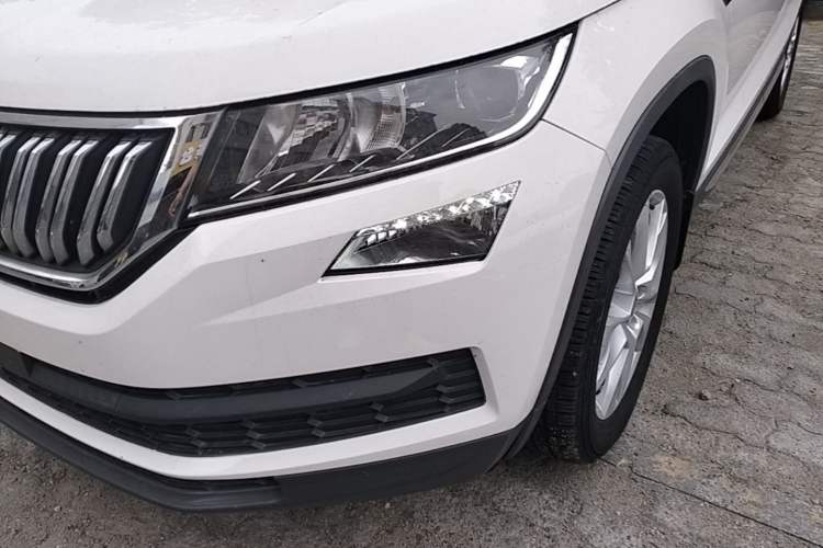 Used Skoda Kodiaq 2018 Facelifted TSI330 5-Seater Two-Wheel-Drive Comfort Edition Left Front Headlight