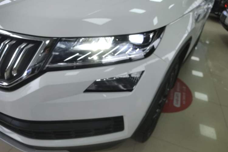 Used Skoda Kodiaq 2018 Restyled TSI330 7-Seater Two-Wheel Drive Luxury Tech Edition Left Front Headlight