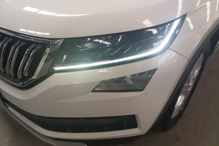 Used Skoda Kodiaq 2018 Facelifted TSI330 5-Seater Two-Wheel-Drive Luxury Enjoyment Edition Left Front Headlight