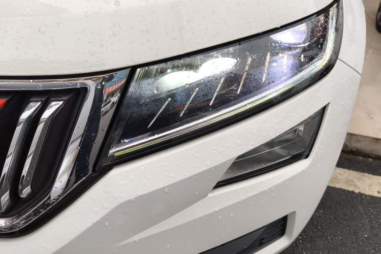 Used Skoda Kodiaq 2018 TSI330 5-Seater Two-Wheel-Drive Luxury Enjoyment Edition Left Front Headlight