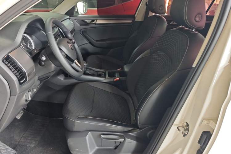 Used Skoda Kodiaq 2018 Facelifted TSI330 5-Seater Two-Wheel-Drive Comfort Edition Left Front Seat