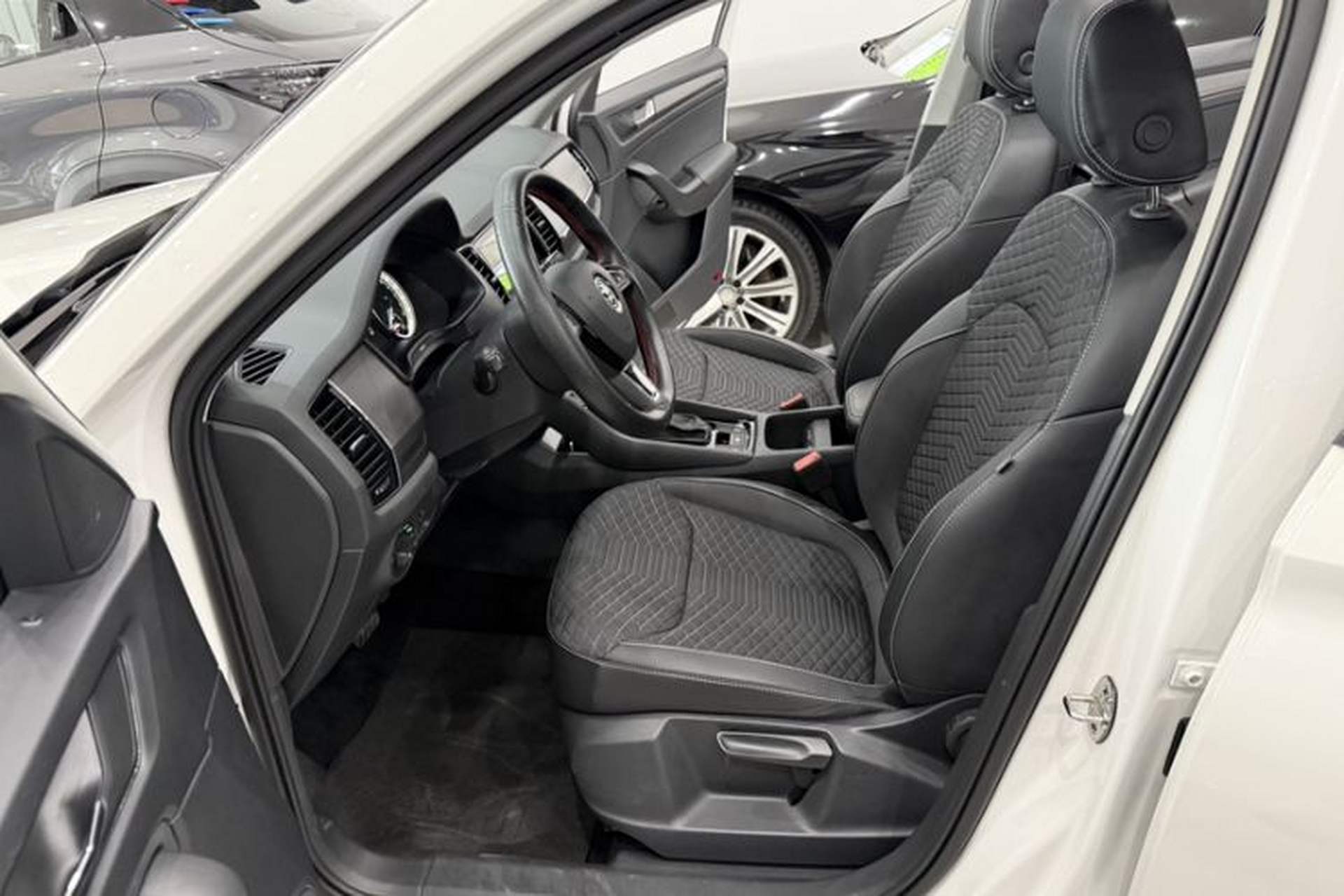 Used Skoda Kodiaq 2018 Facelifted TSI330 5-Seater Two-Wheel-Drive Comfort Edition Left Front Seat