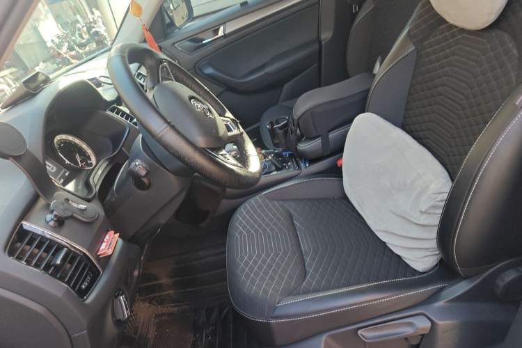 Used Skoda Kodiaq 2018 Facelifted TSI330 5-Seater Two-Wheel-Drive Comfort Edition Left Front Seat