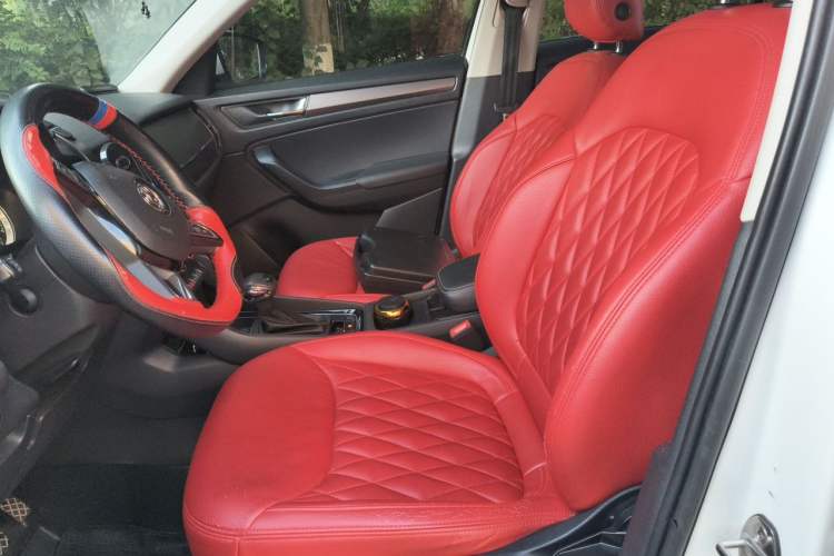 Used Skoda Kodiaq 2018 Facelifted TSI330 5-Seater Two-Wheel-Drive Comfort Edition Left Front Seat