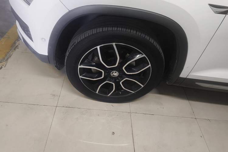 Used Skoda Kodiaq 2018 TSI380 7-Seater Four-Wheel-Drive Flagship Edition Left Front Wheel Hub