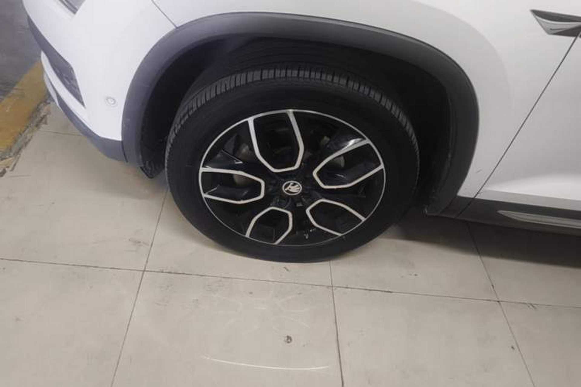 Used Skoda Kodiaq 2018 TSI380 7-Seater Four-Wheel-Drive Flagship Edition Left Front Wheel Hub