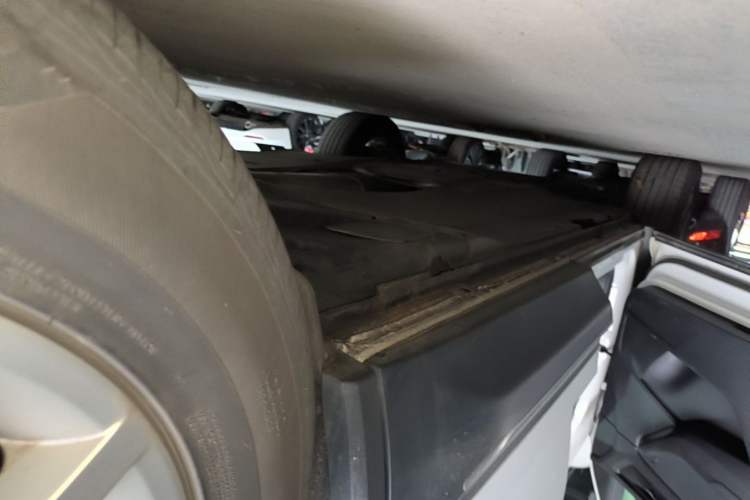 Used Skoda Kodiaq 2018 Facelifted TSI330 5-Seater Two-Wheel-Drive Comfort Edition Left Side Sill