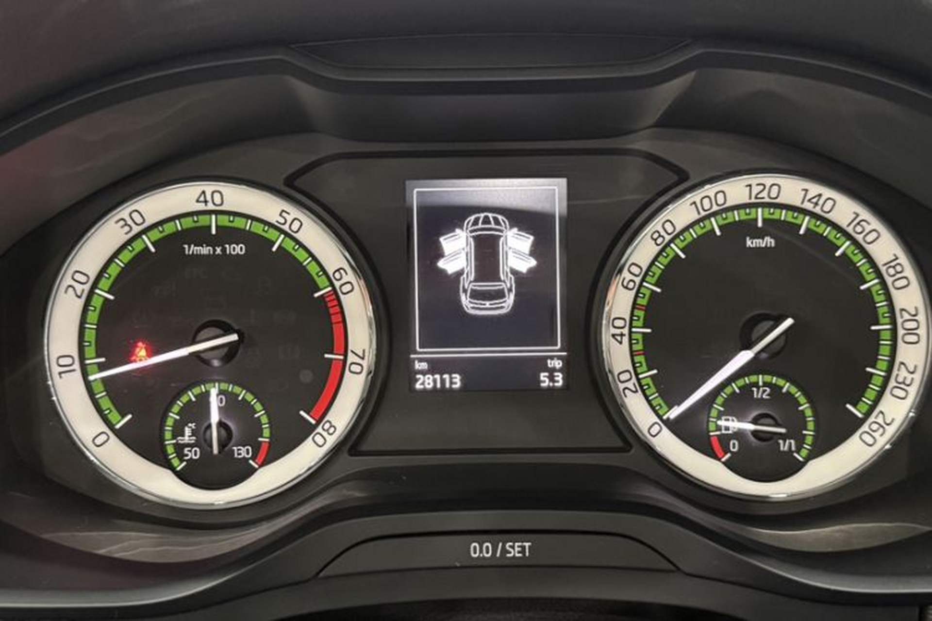 Used Skoda Kodiaq 2018 Facelifted TSI330 5-Seater Two-Wheel-Drive Comfort Edition Odometer Close Up