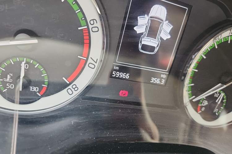 Used Skoda Kodiaq 2018 Facelifted TSI330 5-Seater Two-Wheel-Drive Comfort Edition Odometer Close Up