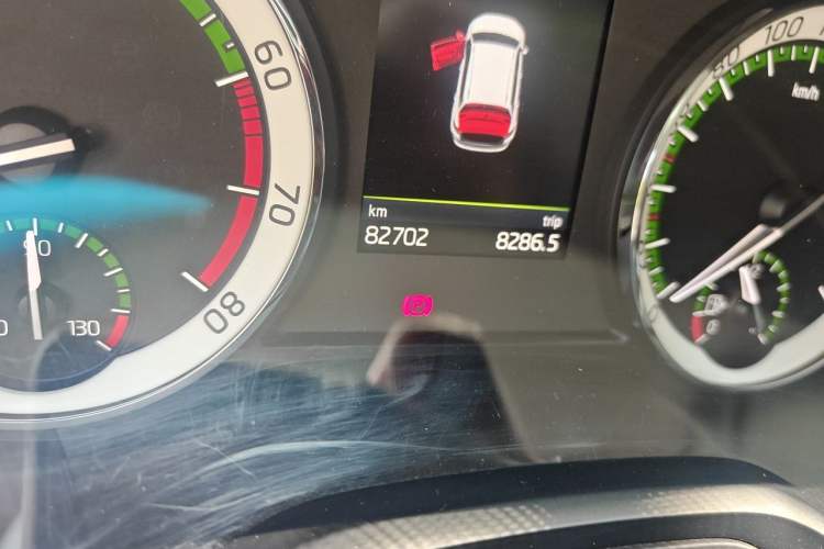 Used Skoda Kodiaq 2018 TSI380 7-Seater Four-Wheel-Drive Flagship Edition Odometer Close Up