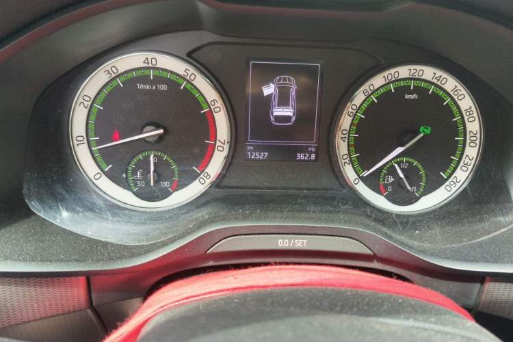 Used Skoda Kodiaq 2018 Facelifted TSI330 5-Seater Two-Wheel-Drive Comfort Edition Odometer Close Up