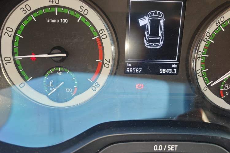 Used Skoda Kodiaq 2018 Facelifted TSI330 5-Seater Two-Wheel-Drive Comfort Edition Odometer Close Up
