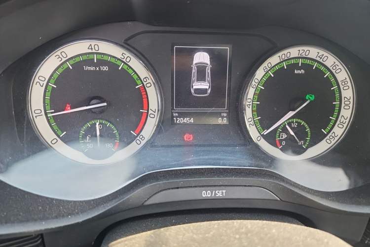 Used Skoda Kodiaq 2018 Facelifted TSI330 5-Seater Two-Wheel-Drive Luxury Enjoyment Edition Odometer Close Up