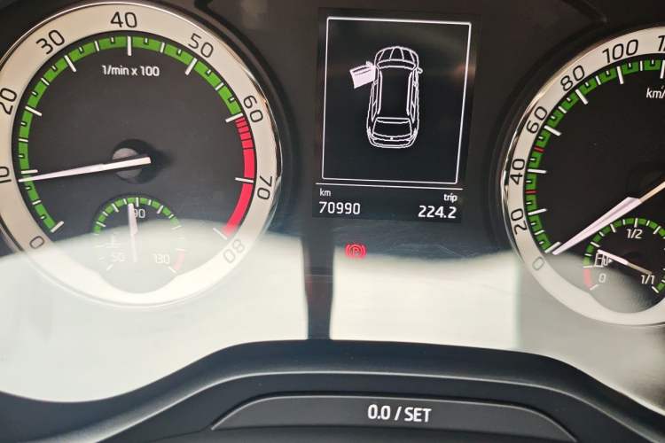 Used Skoda Kodiaq 2018 Facelifted TSI330 5-Seater Two-Wheel-Drive Luxury Enjoyment Edition Odometer Close Up