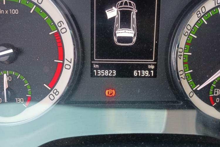 Used Skoda Kodiaq 2018 Facelifted TSI330 5-Seater Two-Wheel-Drive Comfort Edition Odometer Close Up