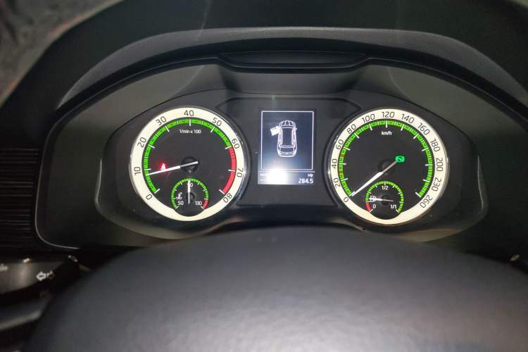 Used Skoda Kodiaq 2018 Facelifted TSI330 5-Seater Two-Wheel-Drive Luxury Enjoyment Edition Odometer Close Up