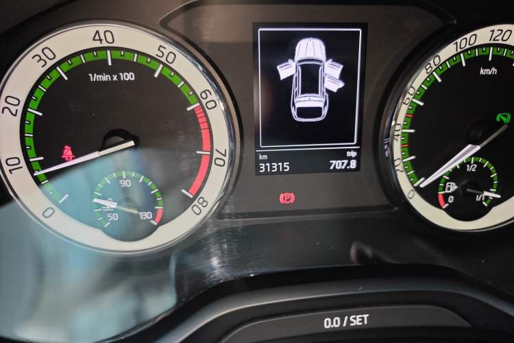 Used Skoda Kodiaq 2018 Facelifted TSI330 5-Seater Two-Wheel-Drive Luxury Enjoyment Edition Odometer Close Up