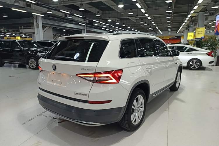 Used Skoda Kodiaq 2018 Facelifted TSI330 5-Seater Two-Wheel-Drive Luxury Enjoyment Edition Rear Right 45 Deg