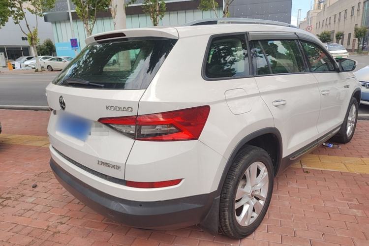 Used Skoda Kodiaq 2018 Facelifted TSI330 5-Seater Two-Wheel-Drive Luxury Edition Rear Right 45 Deg
