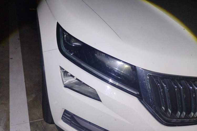 Used Skoda Kodiaq 2018 TSI330 7-Seater Two-Wheel-Drive Luxury Enjoyment Edition Right Front Headlight