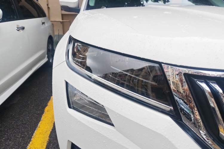 Used Skoda Kodiaq 2018 Facelifted TSI330 5-Seater Two-Wheel-Drive Luxury Enjoyment Edition Right Front Headlight