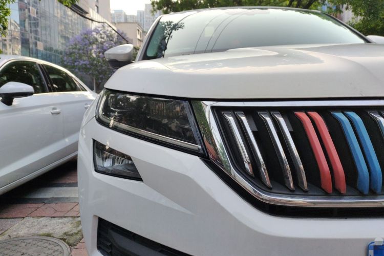 Used Skoda Kodiaq 2018 Facelifted TSI330 5-Seater Two-Wheel-Drive Luxury Enjoyment Edition Right Front Headlight