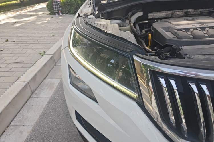 Used Skoda Kodiaq 2018 Facelifted TSI330 5-Seater Two-Wheel-Drive Luxury Enjoyment Edition Right Front Headlight
