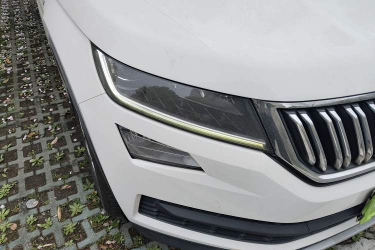 Used Skoda Kodiaq 2018 Facelifted TSI330 5-Seater Two-Wheel-Drive Luxury Enjoyment Edition Right Front Headlight