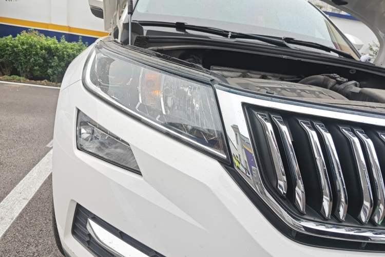 Used Skoda Kodiaq 2018 Facelifted TSI330 5-Seater Two-Wheel-Drive Comfort Edition Right Front Headlight
