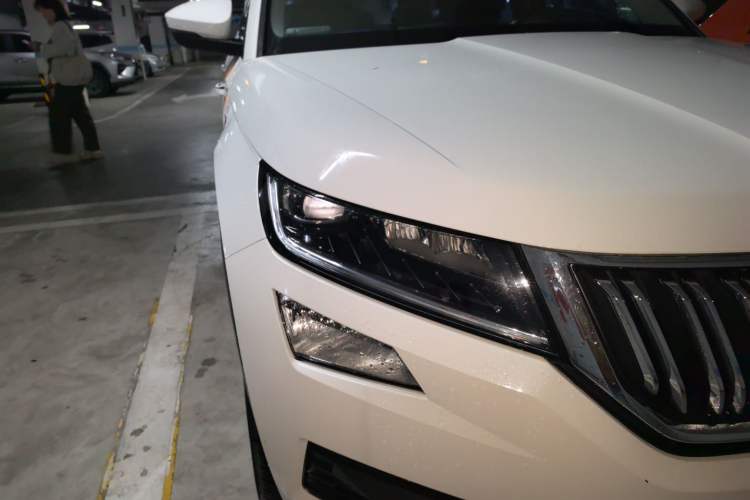 Used Skoda Kodiaq 2018 TSI330 7-Seater Two-Wheel-Drive Luxury Enjoyment Edition Right Front Headlight