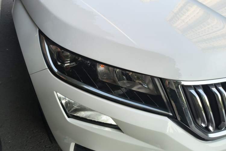Used Skoda Kodiaq 2018 Facelifted TSI330 5-Seater Two-Wheel-Drive Comfort Edition Right Front Headlight